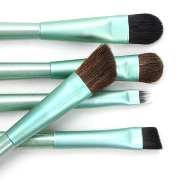 Beautiful pastel travel makeup brush set synthetic - Picture 4 of 10
